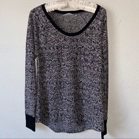 Athleta Sweaters - Athleta sweater thumb holes long sleeve gray EUC